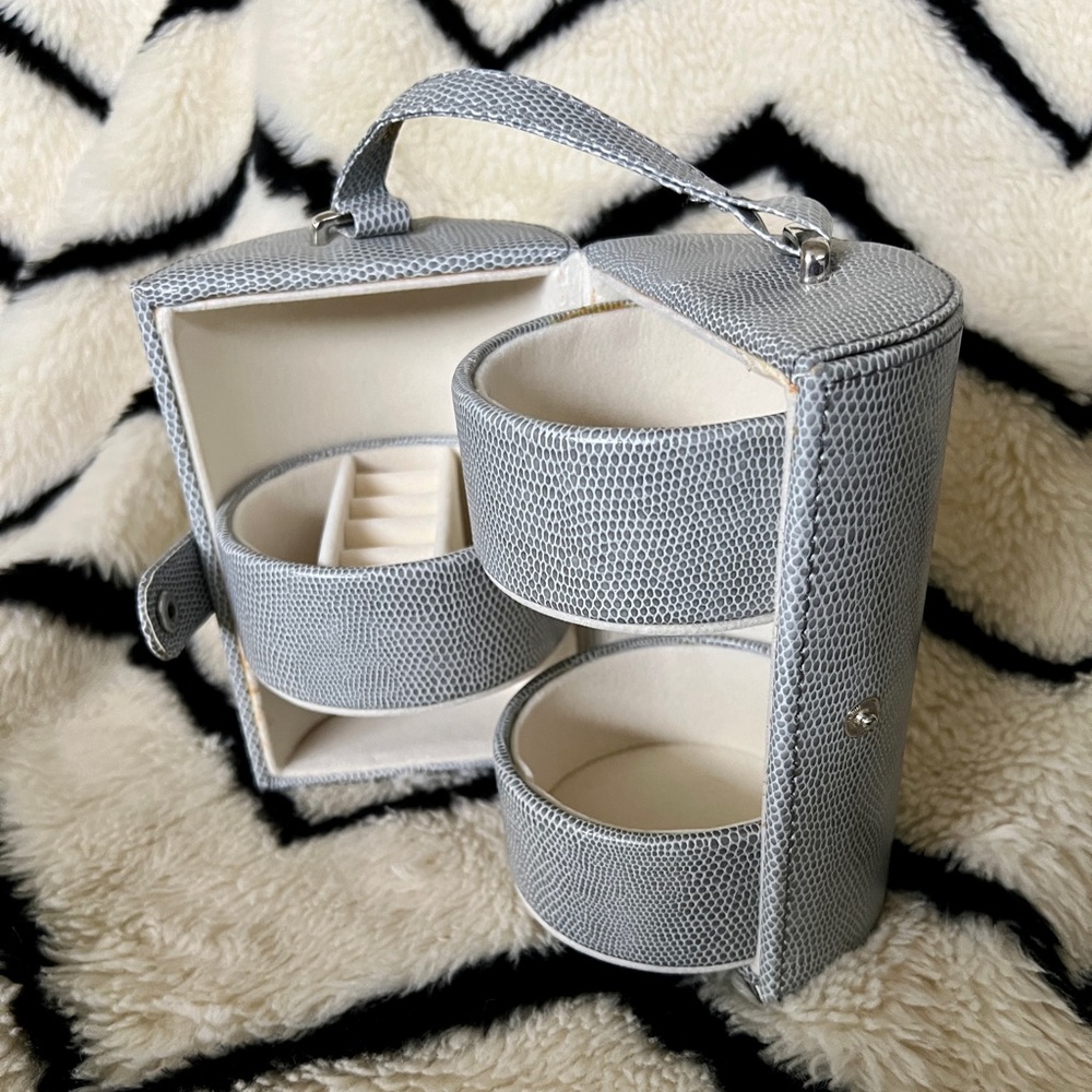 Jewelry organizer • storage case w/handle ‼️Price Reflects Condition ‼️